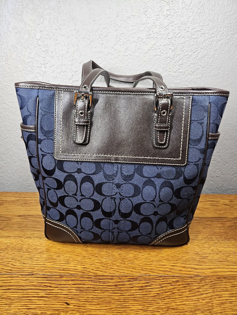 Coach Legacy Signature Lunch Tote - Picture 5 of 16